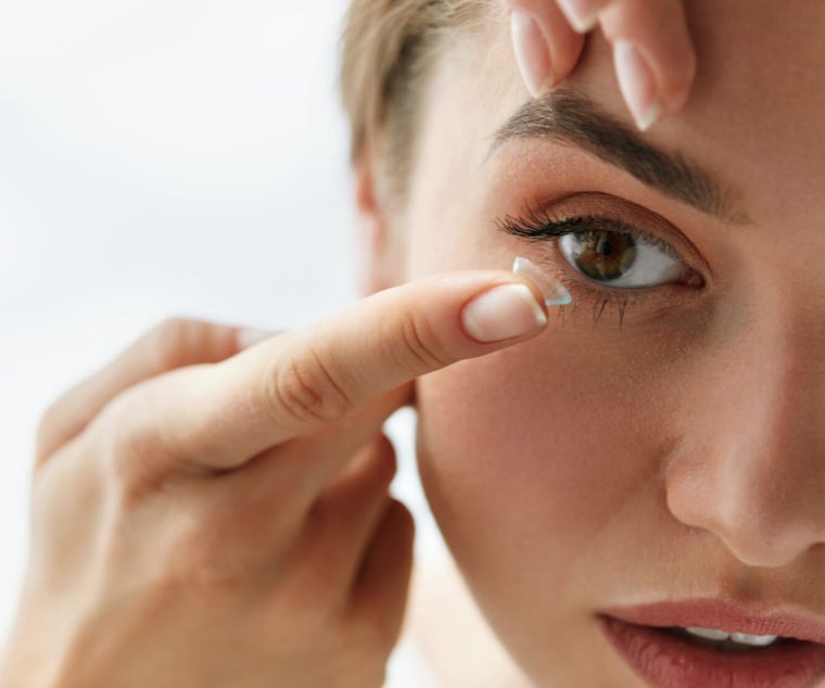 Εφαρμογή φακών επαφής